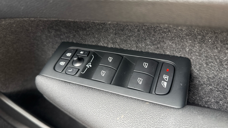 Volvo XC40 2.0 B3P Plus Black Edition 5dr Auto Petrol Estate